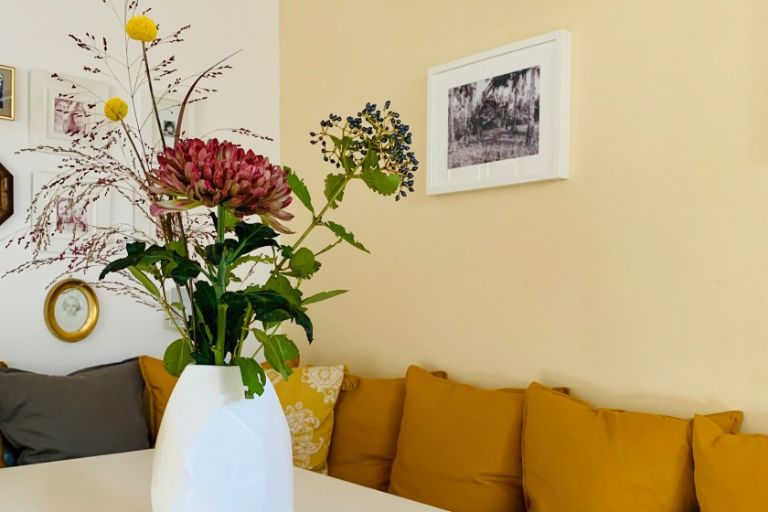 11-01-blumen-esstisch